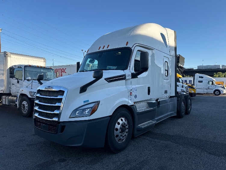 2019 Freightliner Cascadia in Monmouth Junction, NJ — photo 3