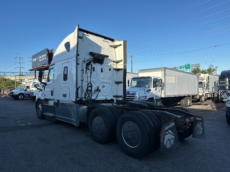 2019 Freightliner Cascadia in Monmouth Junction, NJ — photo 5