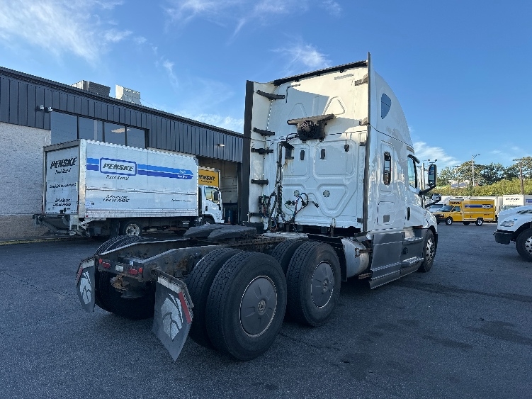 2019 Freightliner Cascadia in Monmouth Junction, NJ — photo 7