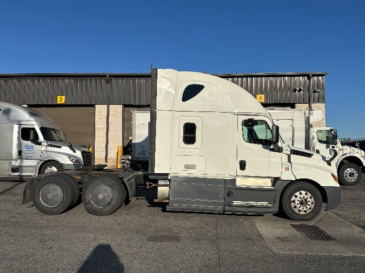 2019 Freightliner Cascadia in Monmouth Junction, NJ — photo 8
