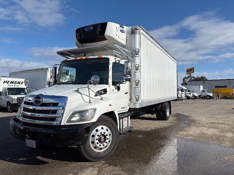 2019 Hino 268 in Fresno, CA — photo 3