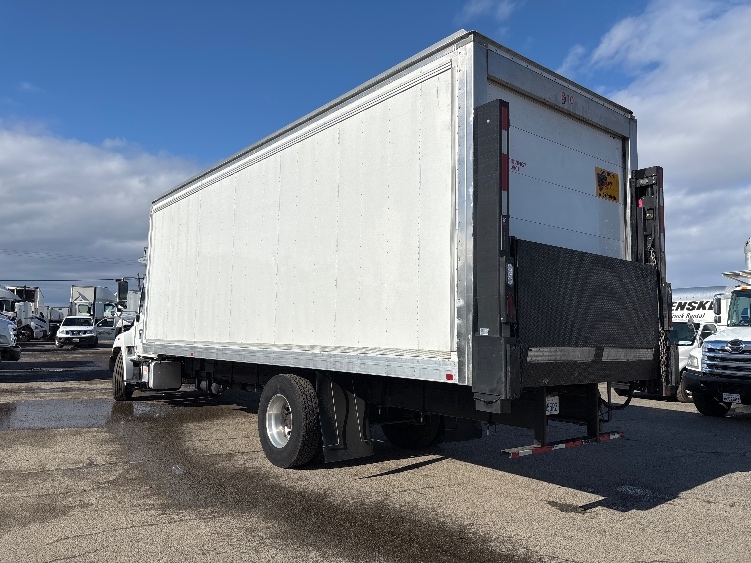 2019 Hino 268 in Fresno, CA — photo 6