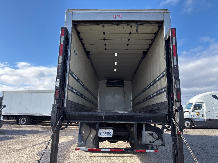 2019 Hino 268 in Fresno, CA — photo 8