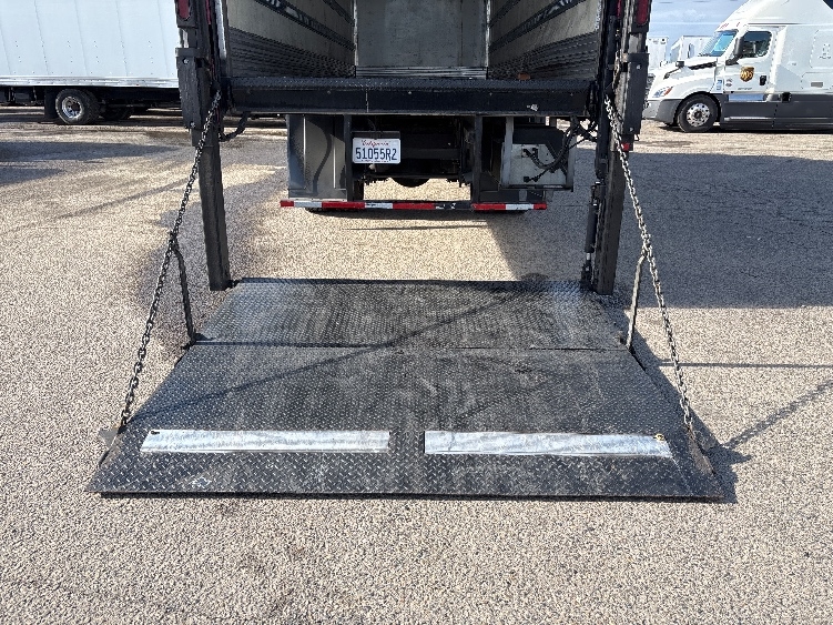 2019 Hino 268 in Fresno, CA — photo 9