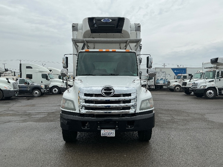 2019 Hino 268 in Fresno, CA — photo 2