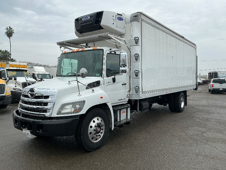 2019 Hino 268 in Fresno, CA — photo 3