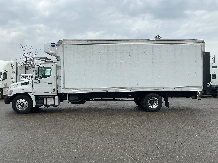 2019 Hino 268 in Fresno, CA — photo 4