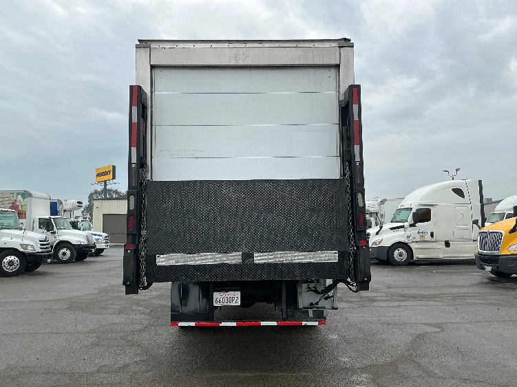 2019 Hino 268 in Fresno, CA — photo 7