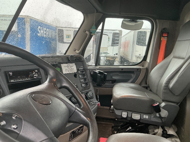 2019 Freightliner Cascadia in La Porte, IN — photo 10