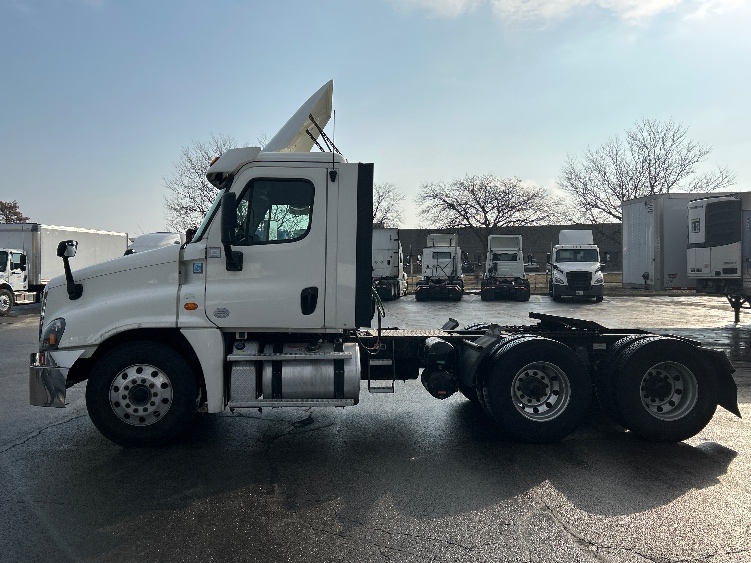 2019 Freightliner Cascadia in La Porte, IN — photo 4