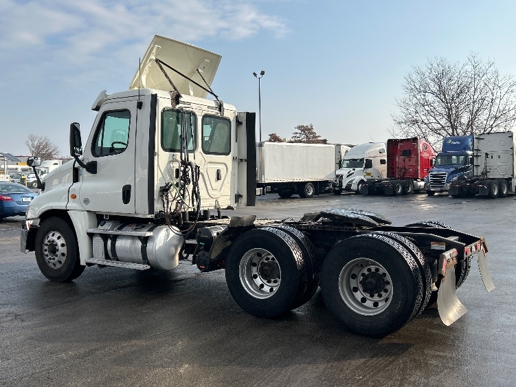 2019 Freightliner Cascadia in La Porte, IN — photo 5