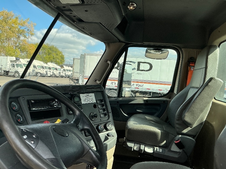 2019 Freightliner Cascadia in La Porte, IN — photo 10