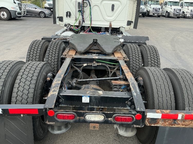 2019 Freightliner Cascadia in La Porte, IN — photo 6