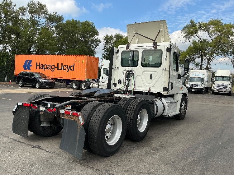 2019 Freightliner Cascadia in La Porte, IN — photo 7