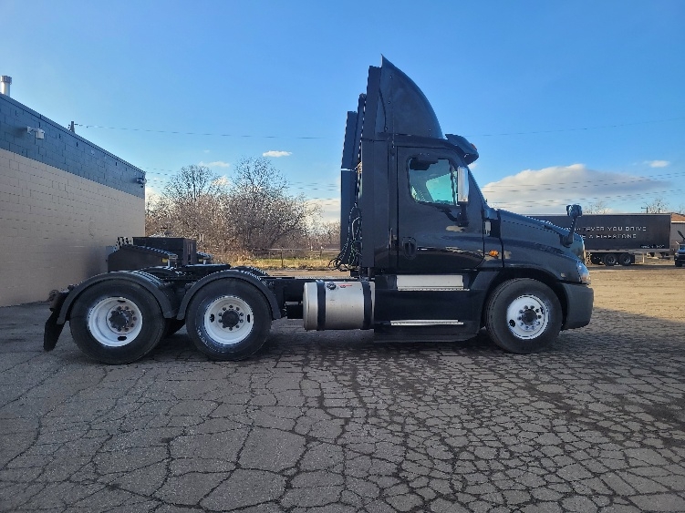 2019 Freightliner Cascadia in Jackson, MI — photo 8