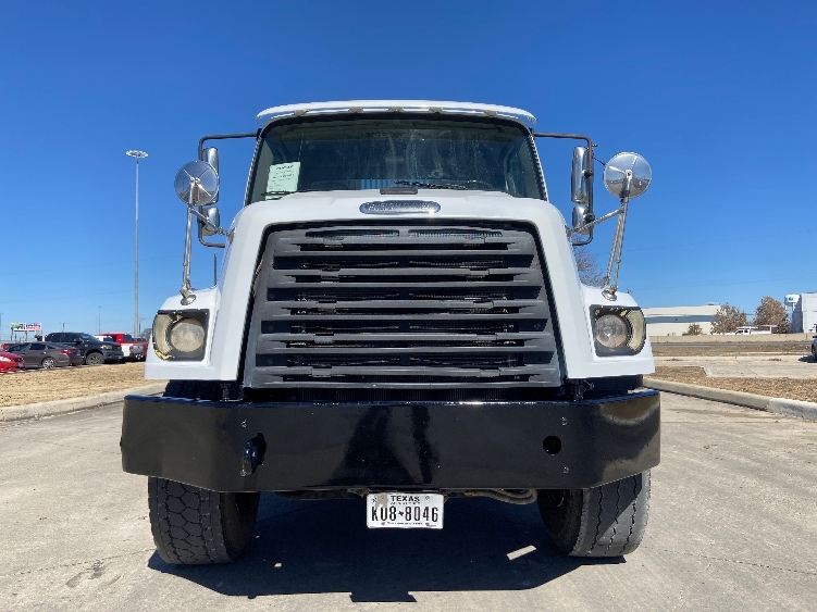 2019 Freightliner 114SD in San Antonio, TX — photo 2