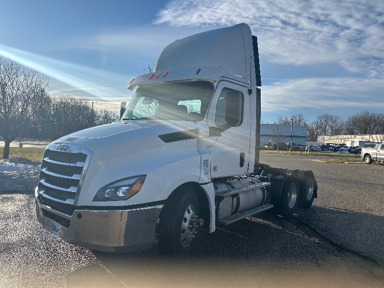 2019 Freightliner in Lansing, MI — photo 3