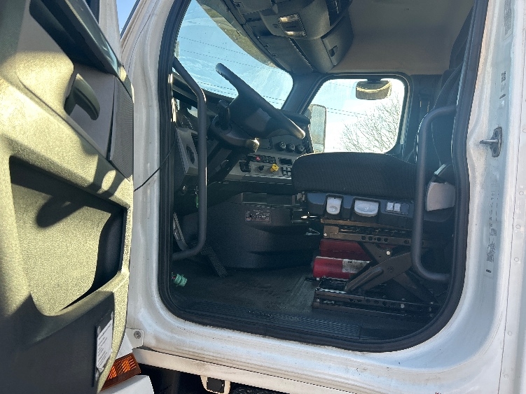 2019 Freightliner in Lansing, MI — photo 9