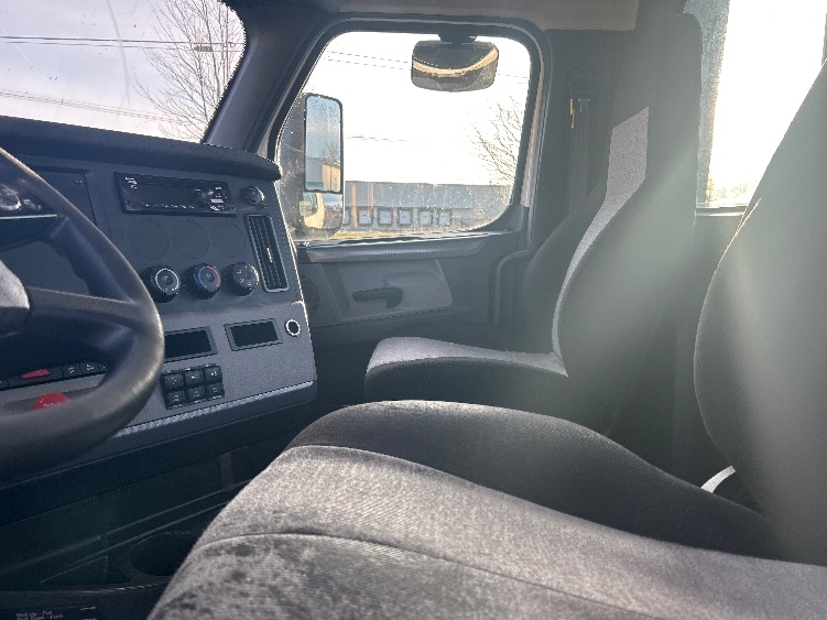 2019 Freightliner in Lansing, MI — photo 10