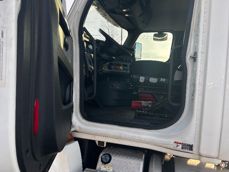2019 Freightliner in Lansing, MI — photo 9