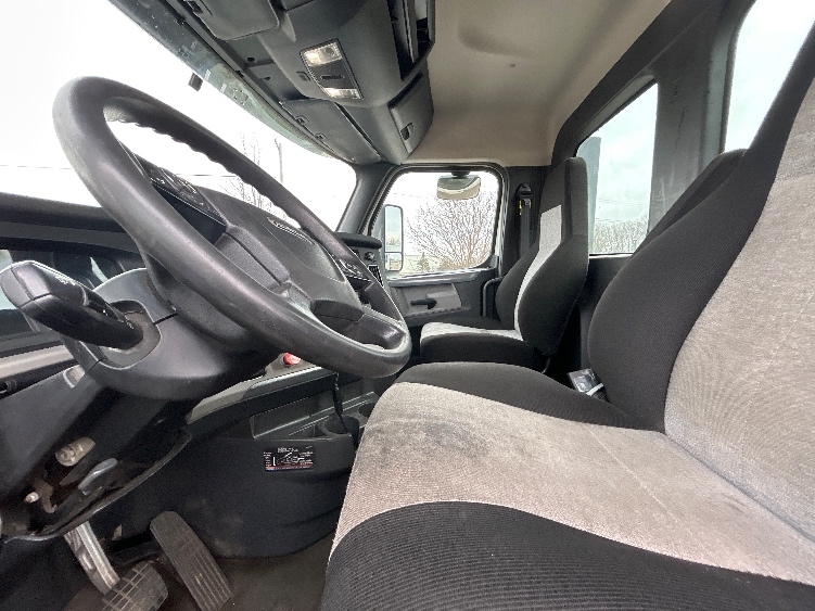 2019 Freightliner Cascadia in Lansing, MI — photo 10