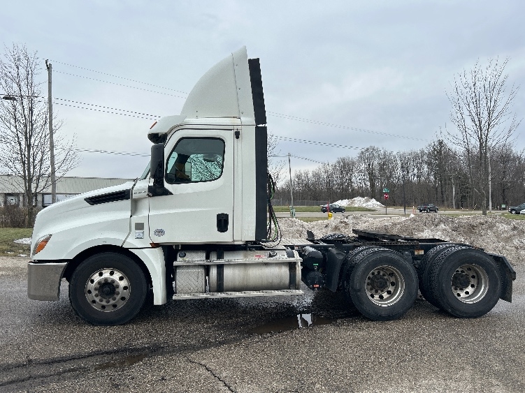 2019 Freightliner Cascadia in Lansing, MI — photo 4