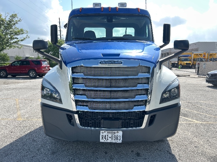 2019 Freightliner Cascadia in Katy, TX — photo 2