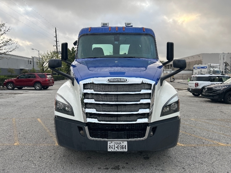 2019 Freightliner Cascadia in Katy, TX — photo 2