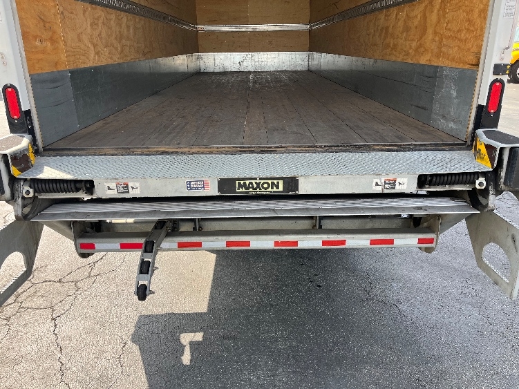 2019 Freightliner M2 106 in Fontana, CA — photo 10