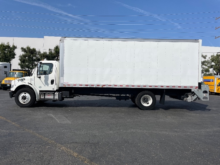 2019 Freightliner M2 106 in Fontana, CA — photo 4