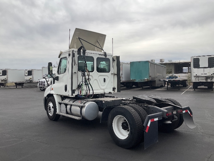 2019 Freightliner Cascadia in Phoenix, AZ — photo 5