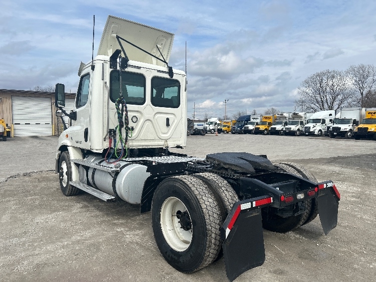 2019 Freightliner Cascadia in Jackson, TN — photo 5