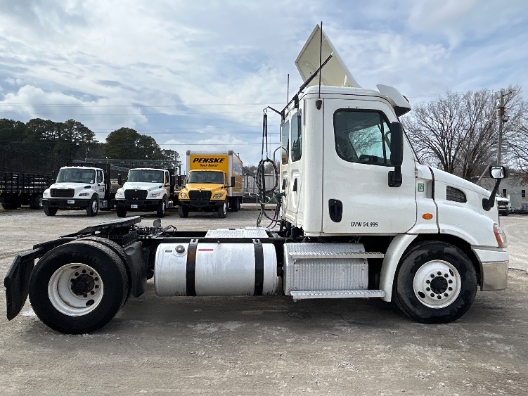 2019 Freightliner Cascadia in Jackson, TN — photo 8