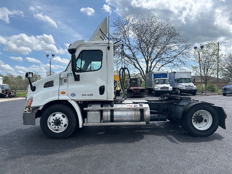 2019 Freightliner Cascadia in Lexington, KY — photo 4