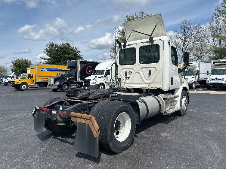 2019 Freightliner Cascadia in Lexington, KY — photo 7