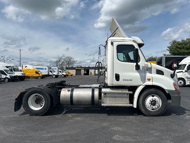 2019 Freightliner Cascadia in Lexington, KY — photo 8