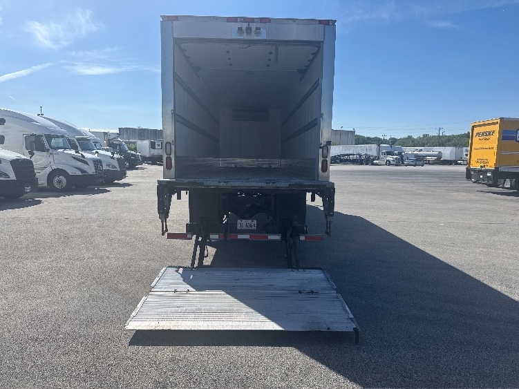 2019 Freightliner eM2 in La Porte, IN — photo 9