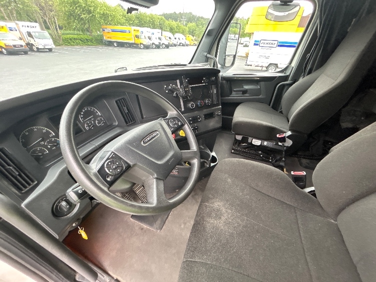 2024 Freightliner Cascadia in Atlanta, GA — photo 10