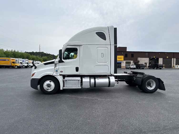 2024 Freightliner Cascadia in Atlanta, GA — photo 4