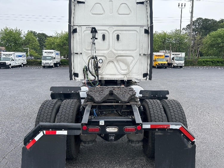 2024 Freightliner Cascadia in Atlanta, GA — photo 6