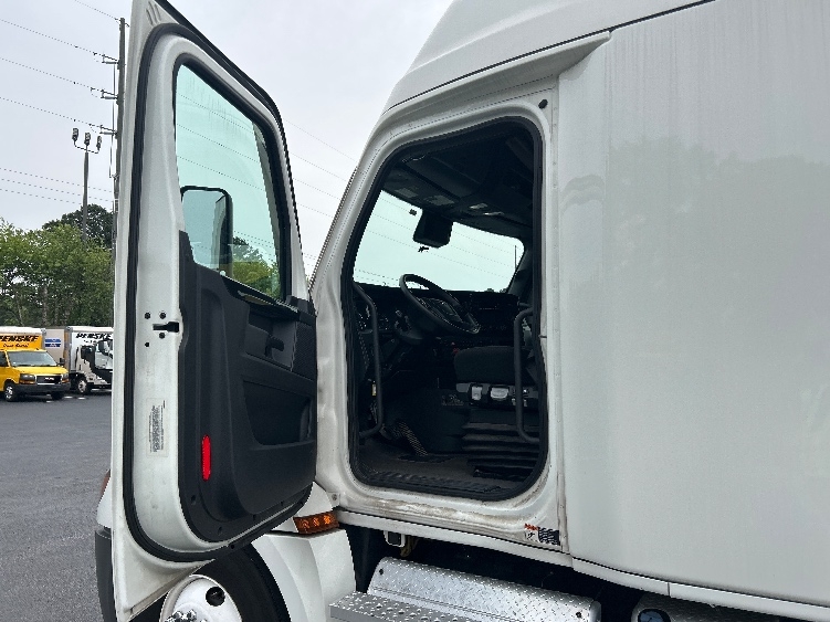 2024 Freightliner Cascadia in Atlanta, GA — photo 9