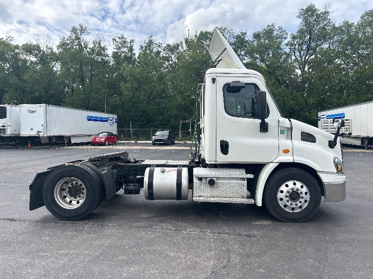 2019 Freightliner Cascadia in Indianapolis, IN — photo 8