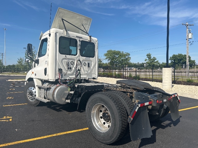 2019 Freightliner Cascadia in La Porte, IN — photo 5