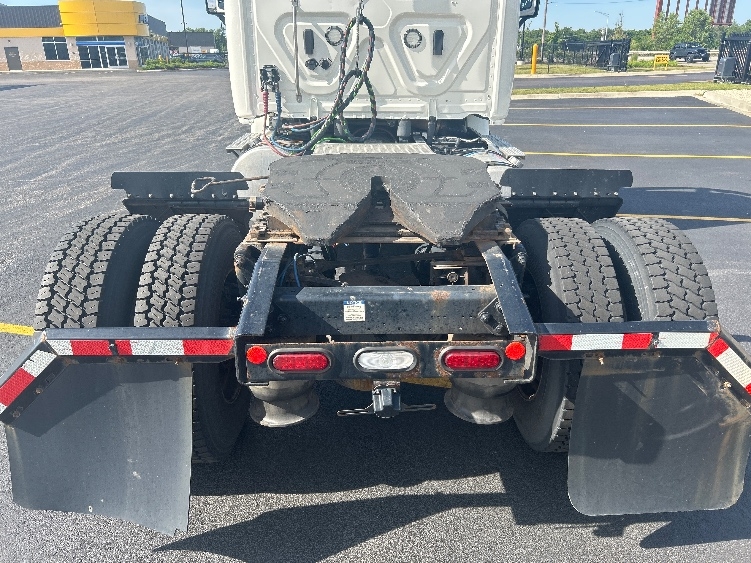 2019 Freightliner Cascadia in La Porte, IN — photo 6