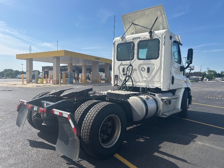 2019 Freightliner Cascadia in La Porte, IN — photo 7