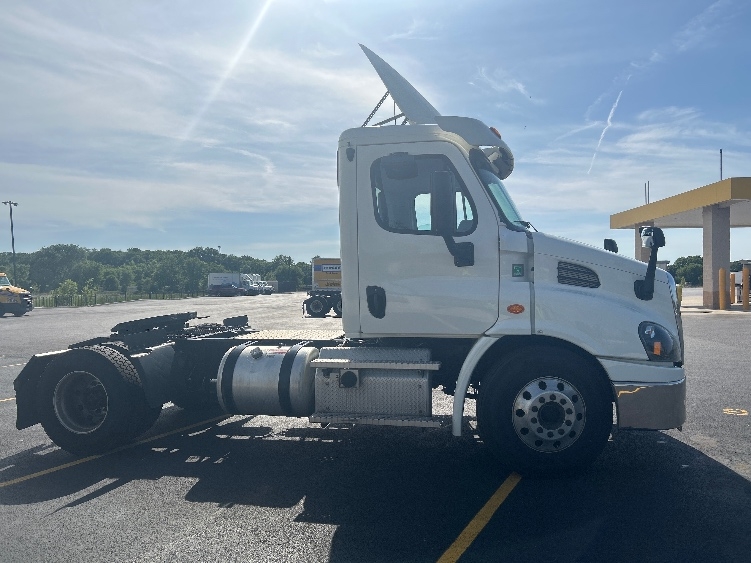 2019 Freightliner Cascadia in La Porte, IN — photo 8