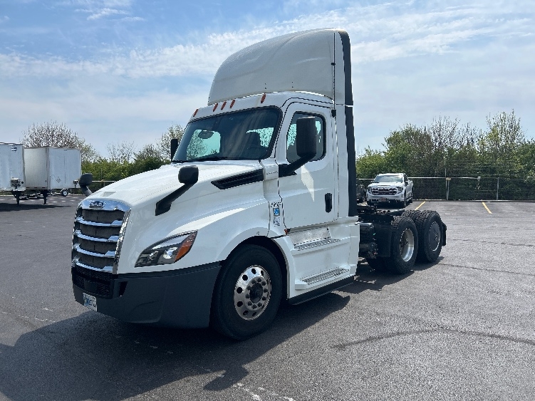 2019 Freightliner Cascadia in Indianapolis, IN — photo 3