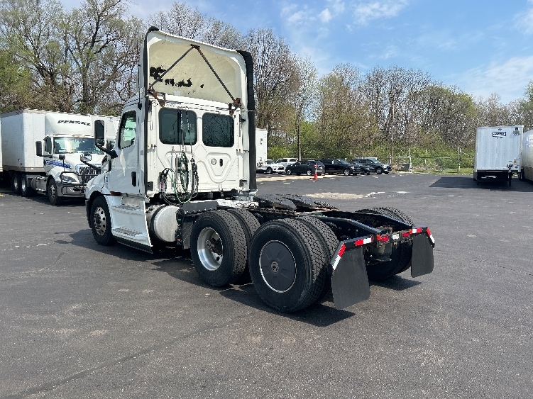 2019 Freightliner Cascadia in Indianapolis, IN — photo 5