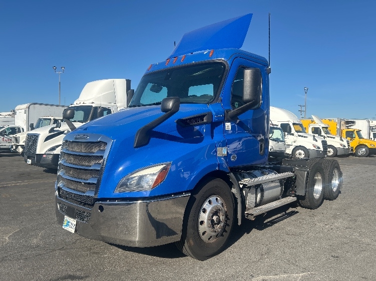 2019 Freightliner Cascadia in Torrance, CA — photo 3