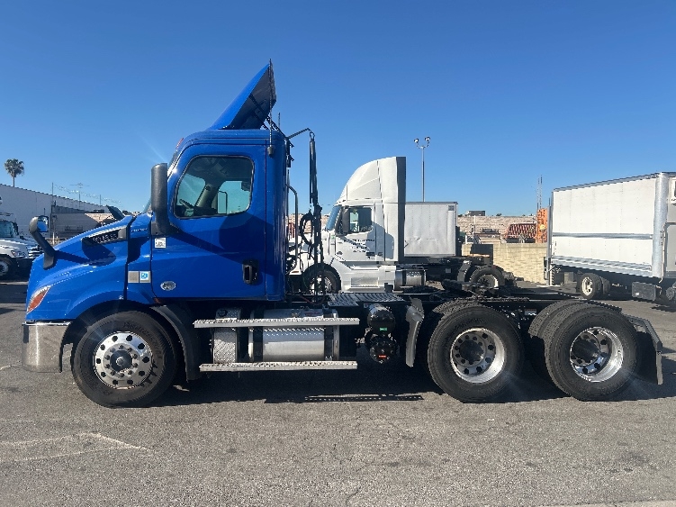 2019 Freightliner Cascadia in Torrance, CA — photo 4